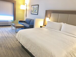 In-room safe, desk, blackout curtains, iron/ironing board - Holiday Inn Express & Suites Raleigh Airport - Brier Creek by IHG (Raleigh)
