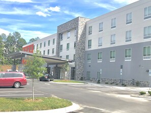Exterior - Holiday Inn Express & Suites Raleigh Airport - Brier Creek by IHG (Raleigh)