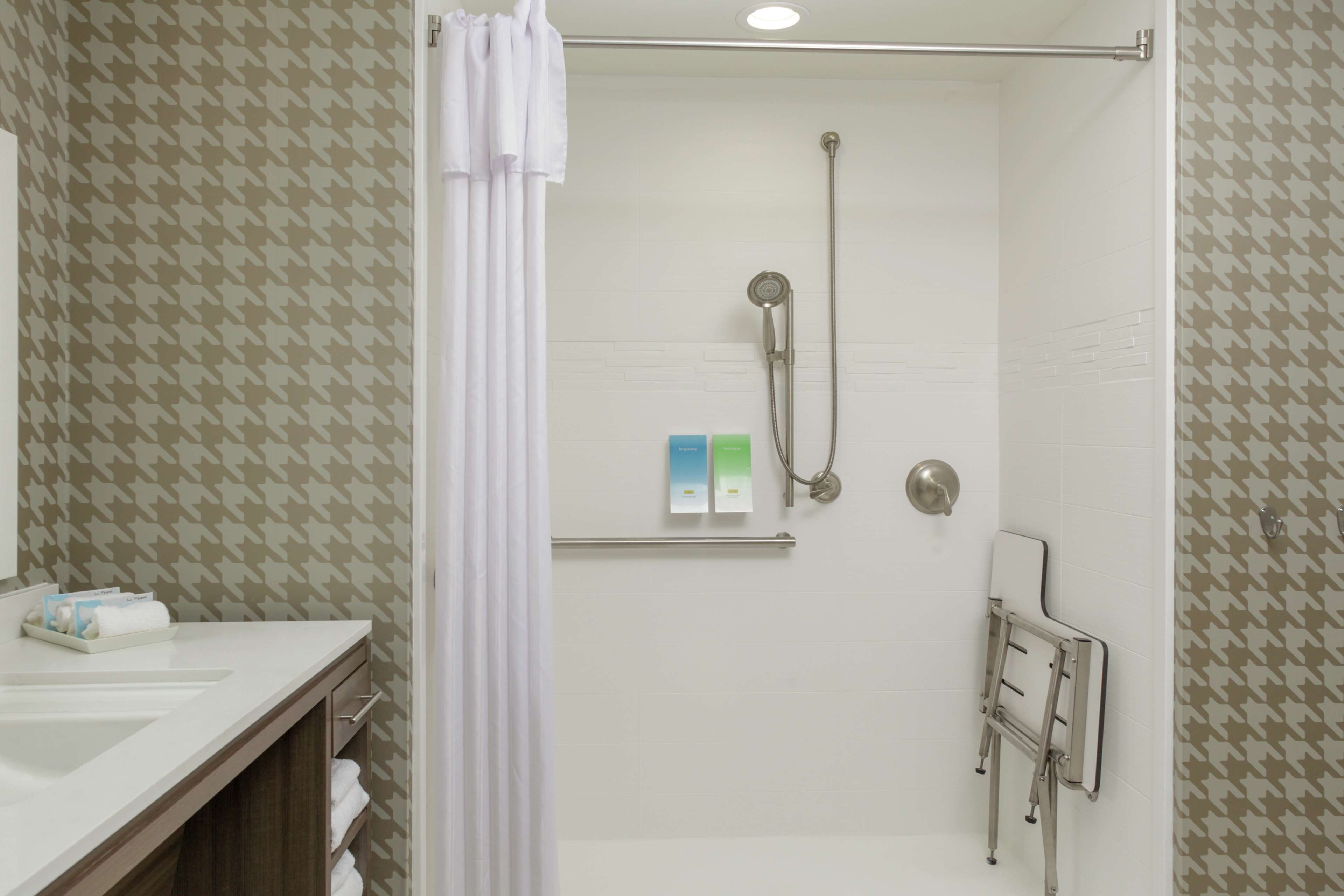 egyptian cotton sheets, premium bedding, in-room safe, desk