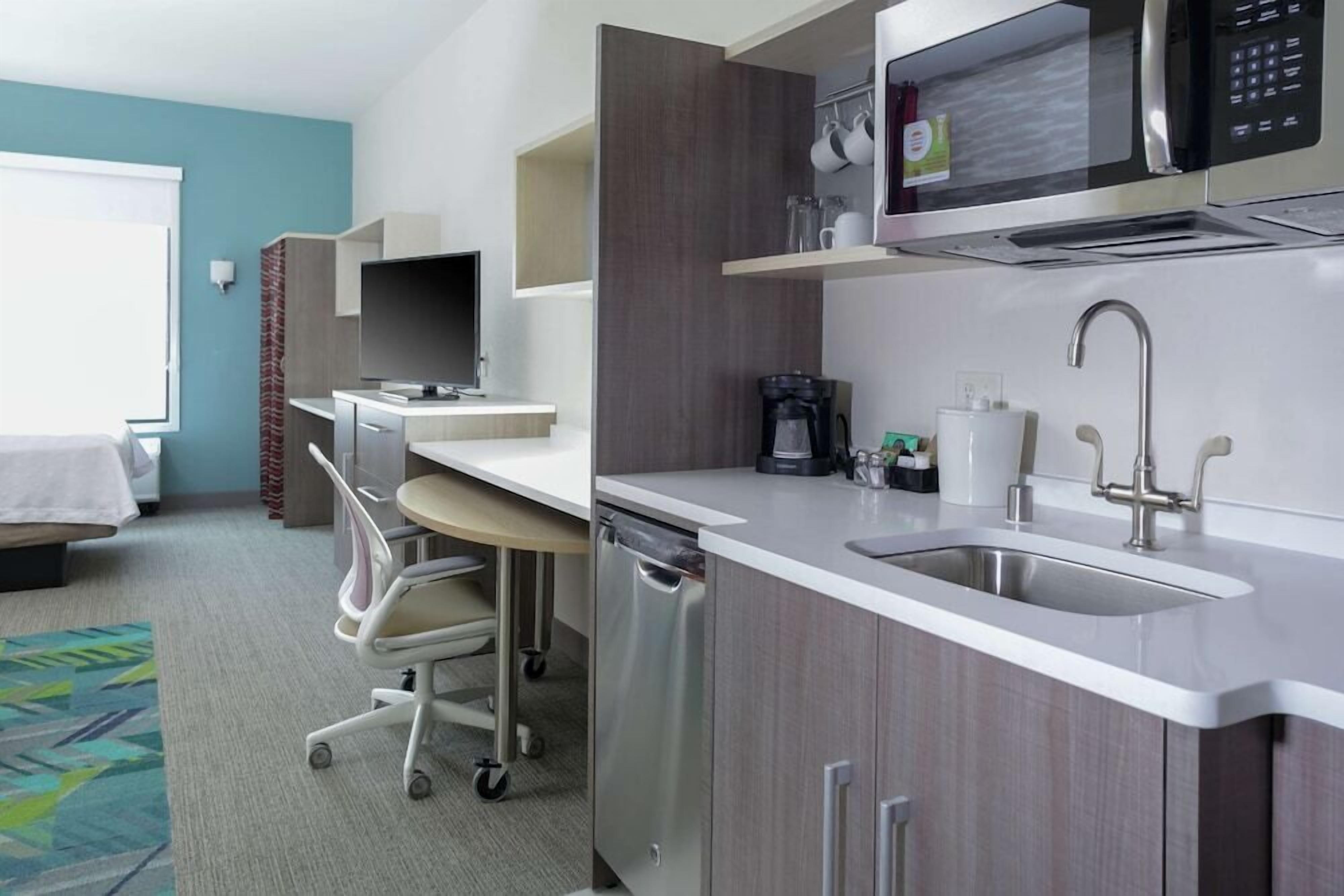 Private kitchen | Fridge, microwave, dishwasher, coffee/tea maker