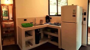 Macchina per tè/caffè, frigorifero con congelatore, piano cottura