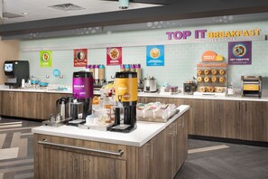 Free daily buffet breakfast - Tru By Hilton San Antonio Downtown Riverwalk (San Antonio)