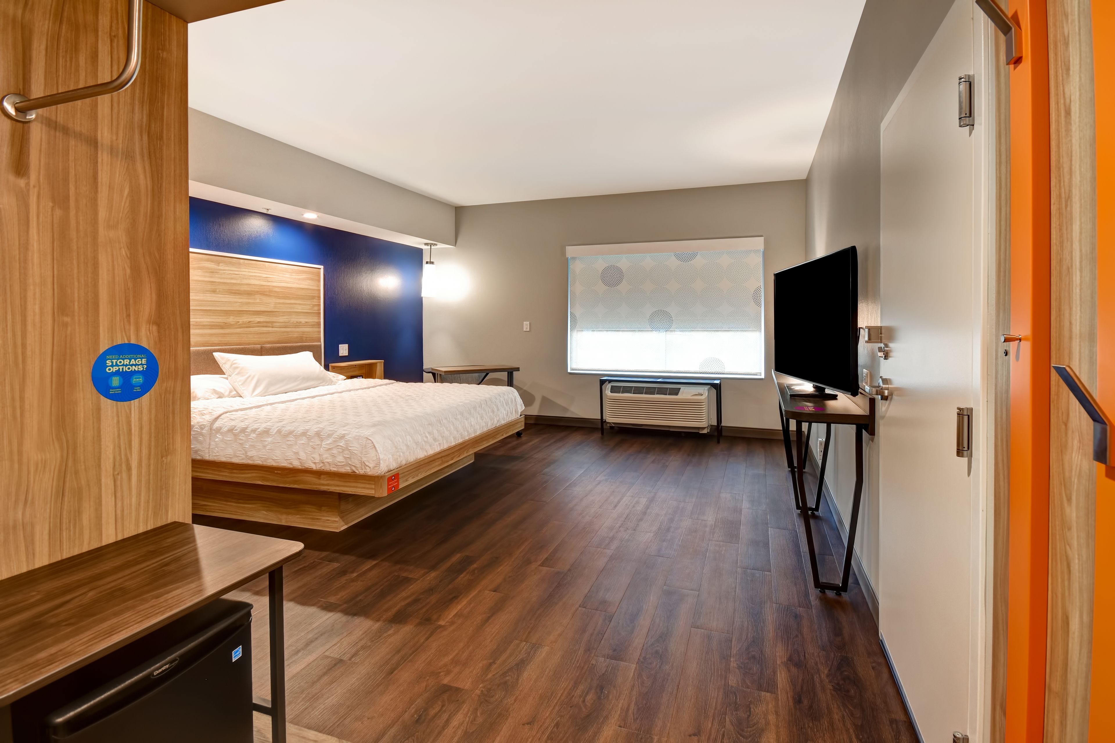 1 bedroom, down duvets, in-room safe, blackout curtains