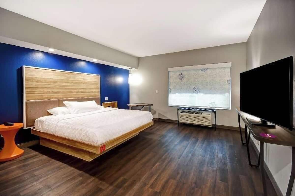 1 bedroom, down comforters, in-room safe, blackout drapes