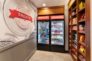 Snack bar - Hampton Inn Nashville Airport Century Place, TN (Nashville)