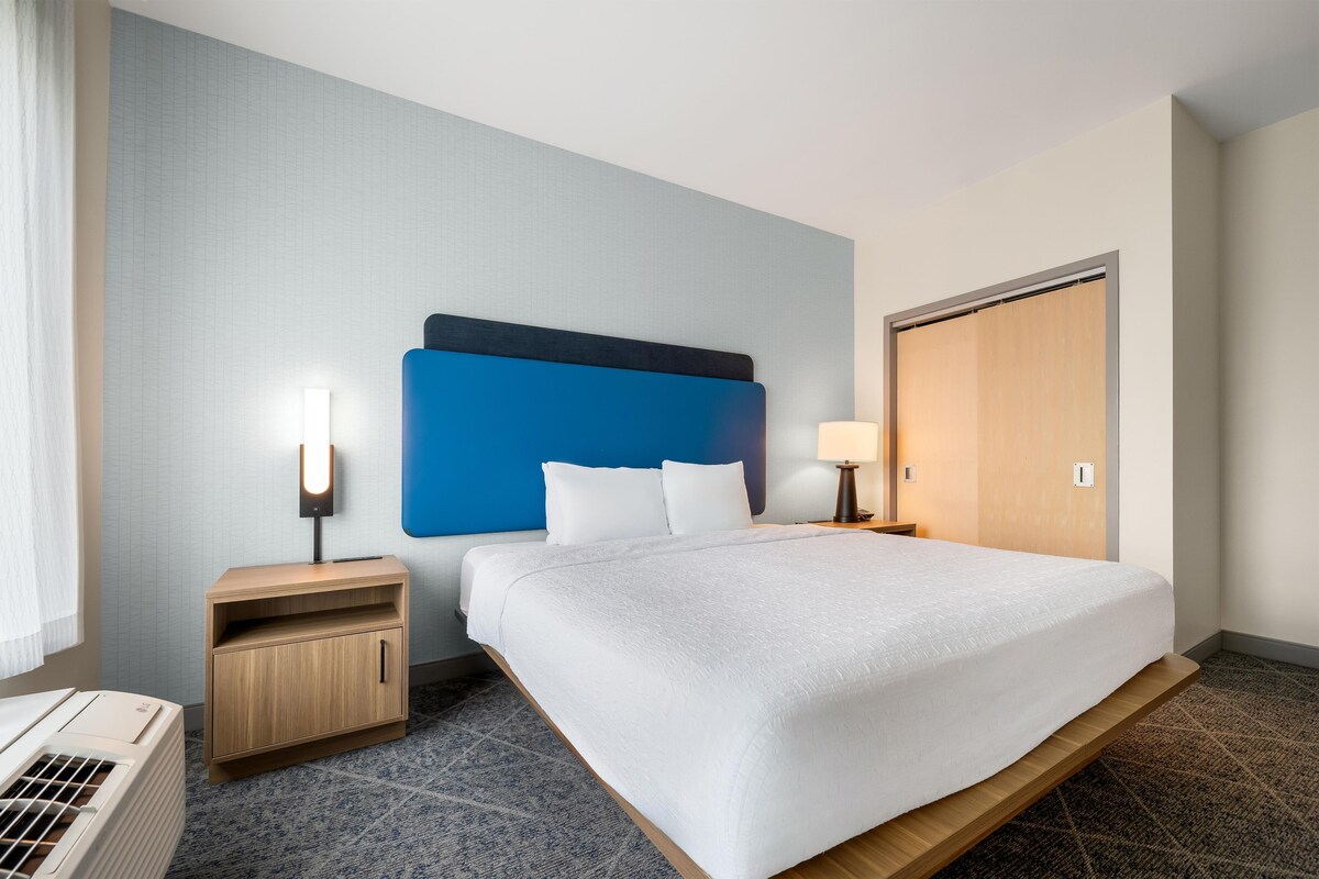 In-room safe, desk, laptop workspace, blackout curtains