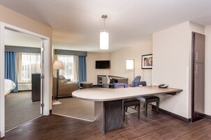 Decoración personalizada, muebles diferentes y escritorio 