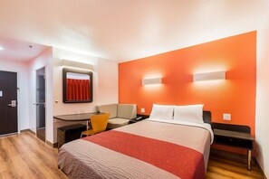 Skrivbord, strykjärn/strykbräda, gratis wi-fi och sängkläder