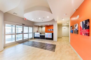 Interior entrance - Motel 6 Fort Worth, TX - North - Saginaw (Fort Worth)