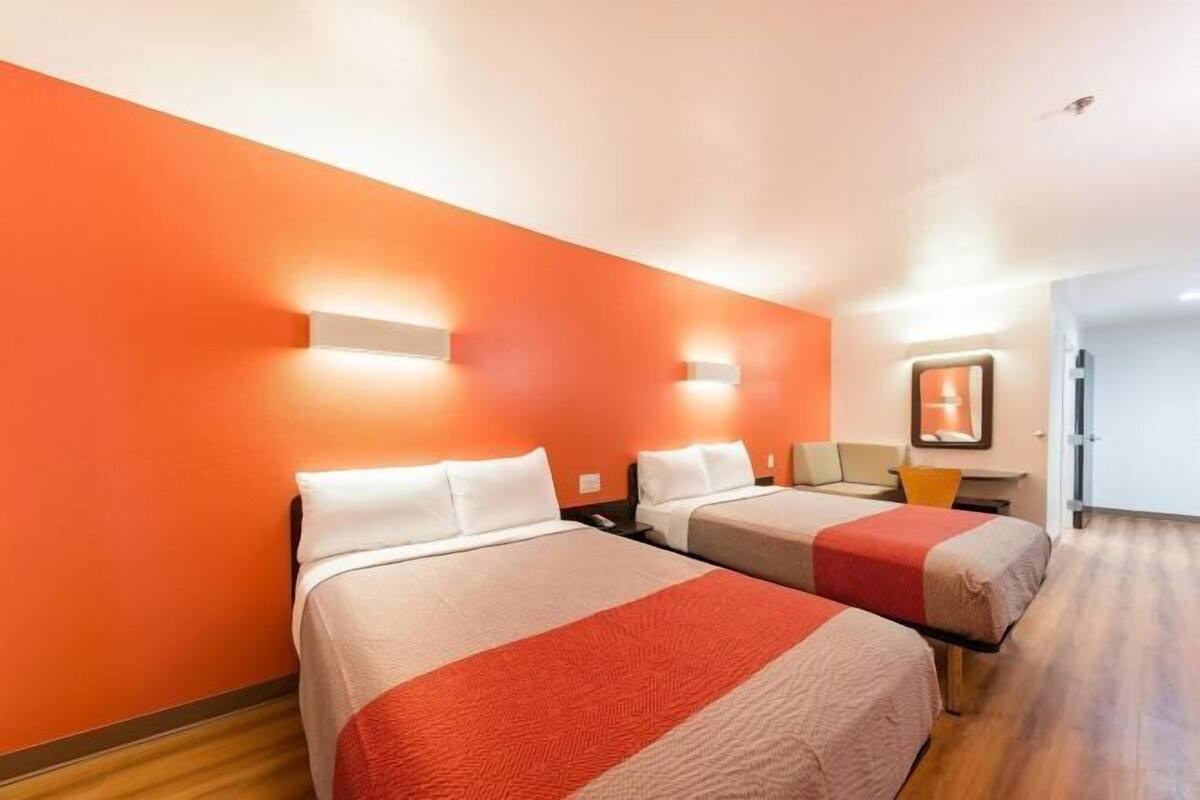Desk, iron/ironing board (on request), WiFi (free), bed sheets