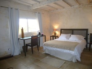 Miscellaneous - La Casa Nert (Millas)