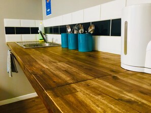 Fridge, microwave - Grafton Backpackers (Auckland)