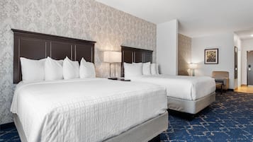 Süit, 2 Büyük (Queen) Boy Yatak, Sigara İçilmez, Buzdolabı ve Mikrodalga | Yastık yüzeyli yatak, masa, güneşlik/perde, ses yalıtımı