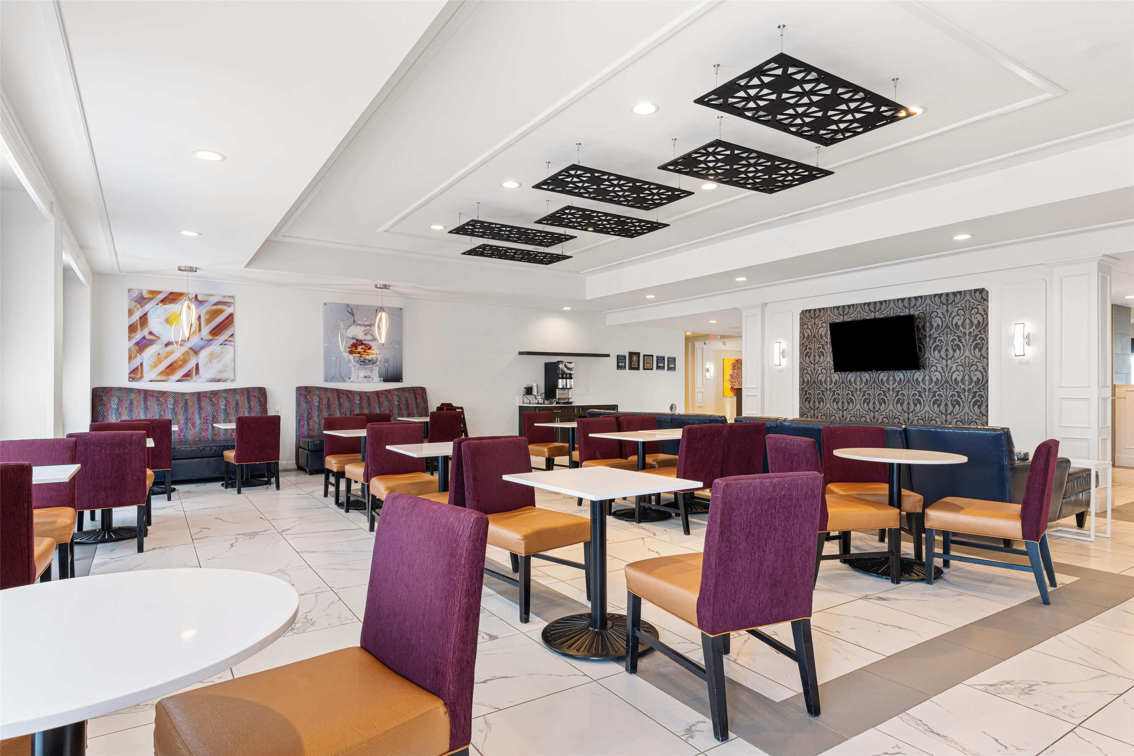 free daily full breakfast