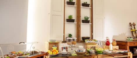 Daily buffet breakfast (EUR 5.00 per person)