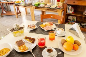 Daily buffet breakfast (EUR 5.00 per person) - Hotel Portavaldera (Peccioli)