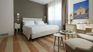 Superior-Zimmer, 1 King-Bett | Minibar, Schreibtisch, kostenloses WLAN