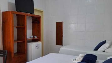 Standard triple room - 1 double bed and 1 single bed | Air conditioning