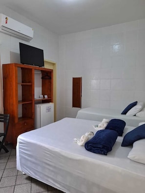 Standard triple room - 1 double bed and 1 single bed | Air conditioning - Hotel Ilha dos Azulejos (São Luís)