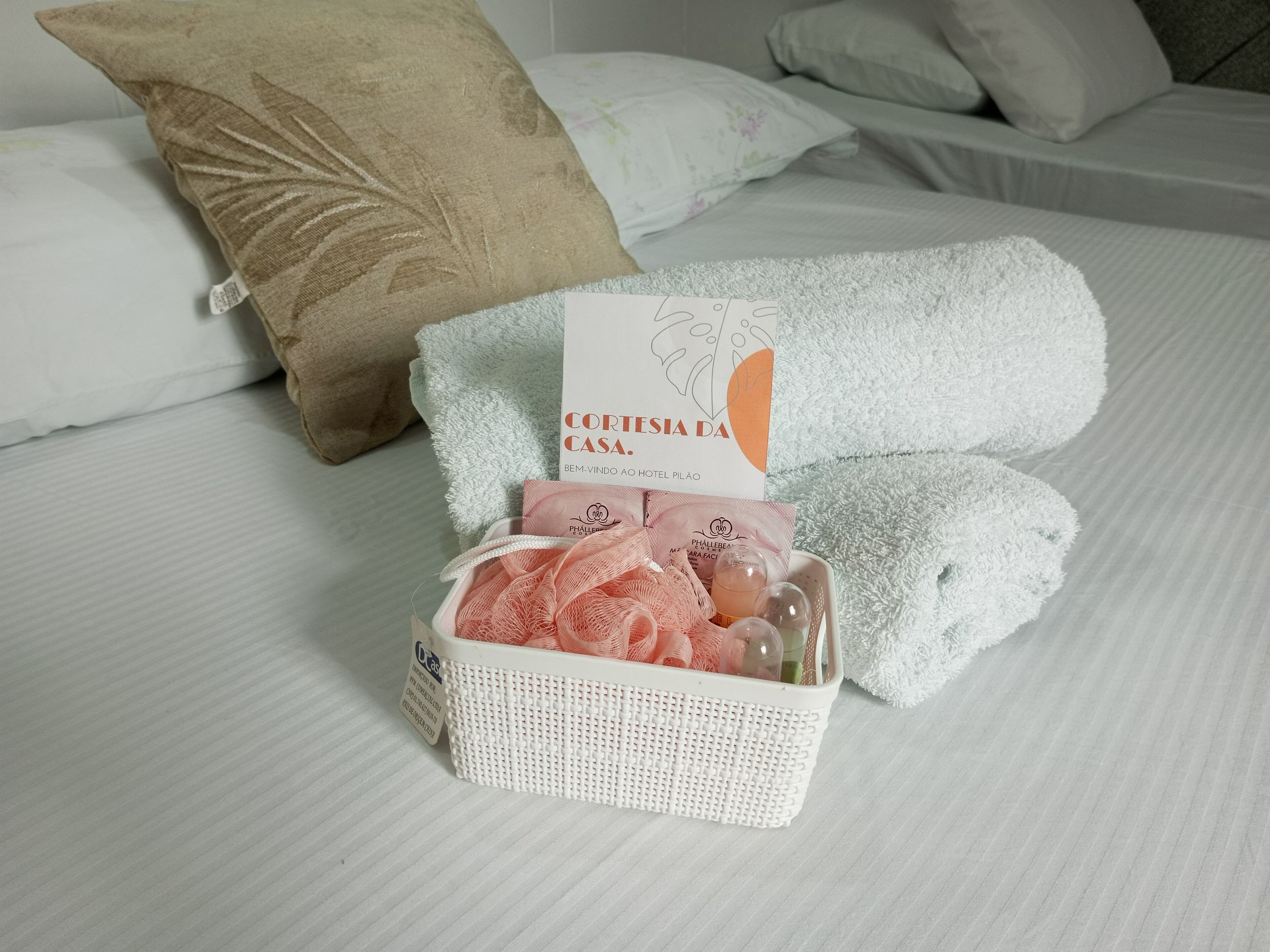 standard triple room - 1 double bed and 1 single bed | minibar, individually decorated, desk, laptop workspace