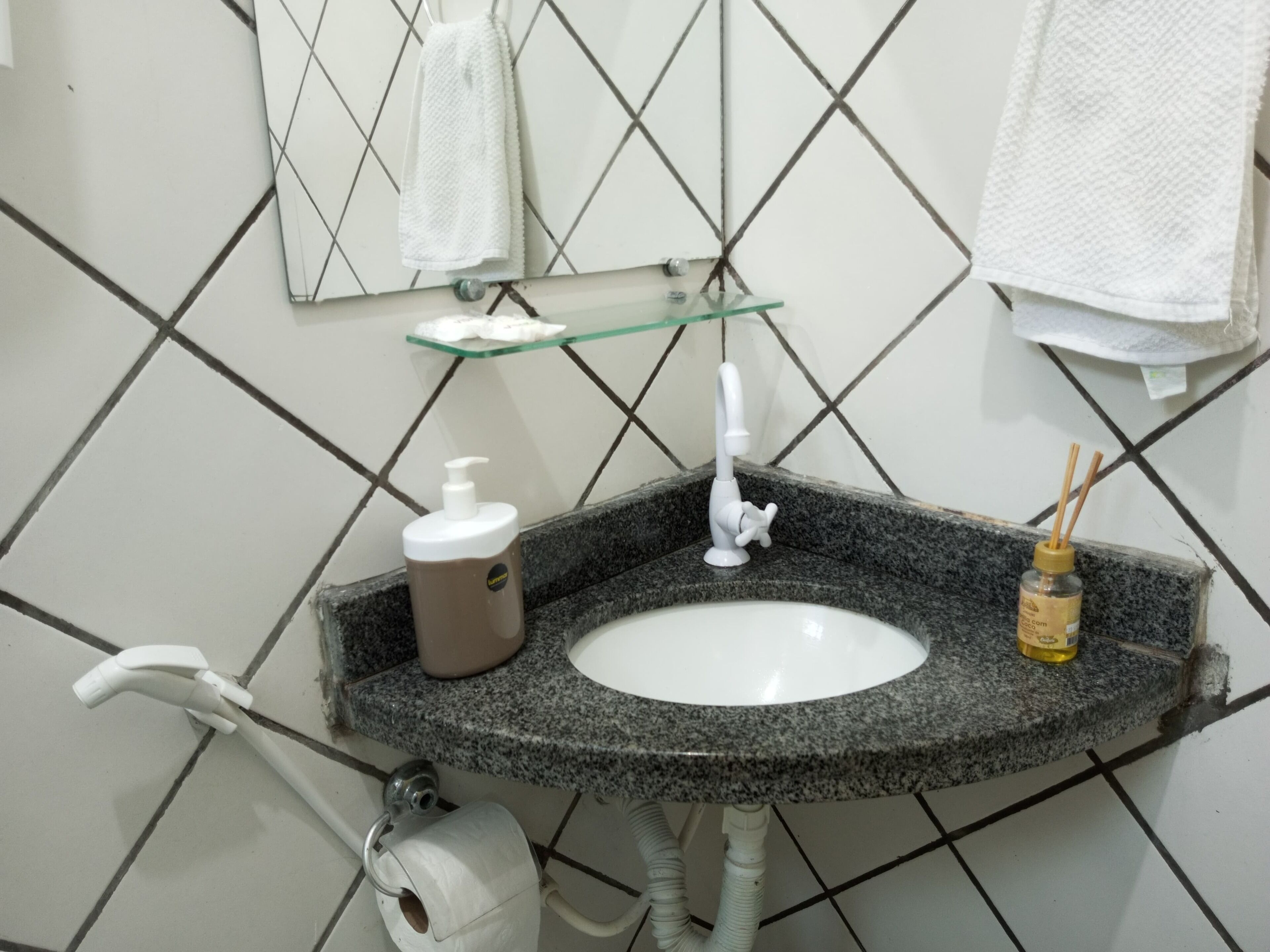 quarto triplo família -standard- uma de casal e uma de solteiro | bathroom | shower, free toiletries, hair dryer, towels