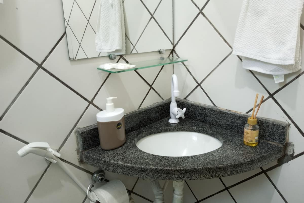 quarto triplo família -standard- uma de casal e uma de solteiro | bathroom | shower, free toiletries, hair dryer, towels