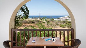 Unclassified image, 5 of 15, button - Pothiti Studios (Naxos)