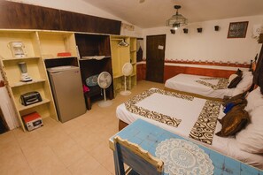 Departamento económico, 1 habitación, cocineta, planta baja | 1 habitación y caja de seguridad en la habitación 