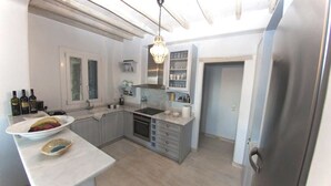 Unclassified image, 5 of 22, button - Zeus Seafront Villa (Mykonos)
