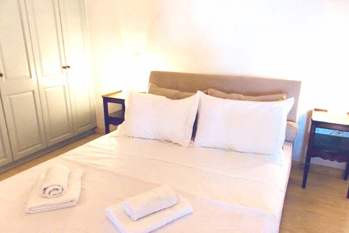 Deluxe Villa, 6 Bedrooms, Beach View, Beachfront | 1 bedroom, minibar, iron/ironing board, free cots/infant beds