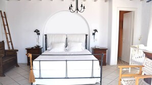 Unclassified image, 4 of 22, button - Zeus Seafront Villa (Mykonos)