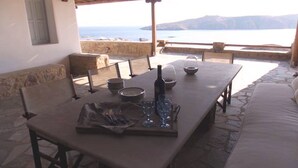 Unclassified image, 3 of 22, button - Zeus Seafront Villa (Mykonos)