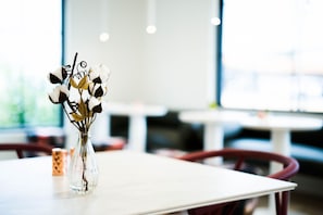 Coffee shop
