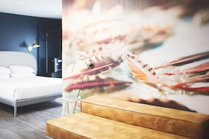 Egyptian cotton sheets, premium bedding, free cribs/infant beds - RSVP Hotel (Bozeman)