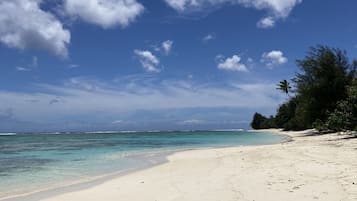 Beach nearby, white sand, beach towels