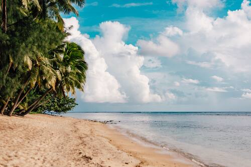 Beach nearby, white sand, beach towels