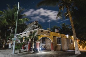 Façade de l’hébergement - soirée/nuit