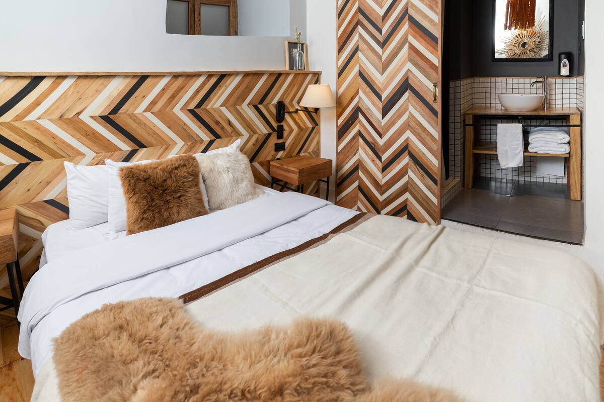 Double Room, 1 Bedroom (Q'ENTE) | Hypo-allergenic bedding available, down comforters, soundproofing