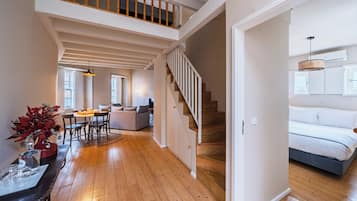 Duplex Deluxe - 2 sovrum - balkong - mezzanine (11) | Vardagsrum | Platt-tv