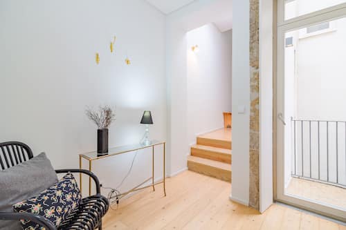 Dúplex Deluxe, 2 habitaciones, balcón, entresuelo (11) | Zona de estar | Una televisión de pantalla plana