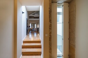 Dúplex Deluxe, 2 habitaciones, balcón, entresuelo (11) | Zona de estar | Una televisión de pantalla plana
