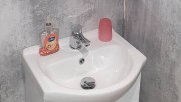 Double Room, Ensuite | Bathroom