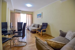 公寓, 1 间卧室, 阳台 | 起居区 | 平板电视