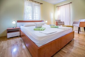 公寓, 2 间卧室, 阳台, 海景 | 1 多间卧室、办公桌、隔音、熨斗/熨衣板