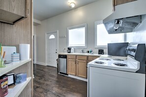 Design Condo, 2 Bedrooms | Private kitchen