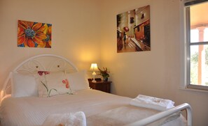 Familienhaus, 4 Schlafzimmer, Gartenblick, zum Garten hin (Farmstay) | 4 Schlafzimmer, hochwertige Bettwaren, Bügeleisen/Bügelbrett