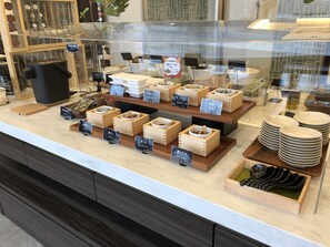 매일 뷔페 아침 식사 유료