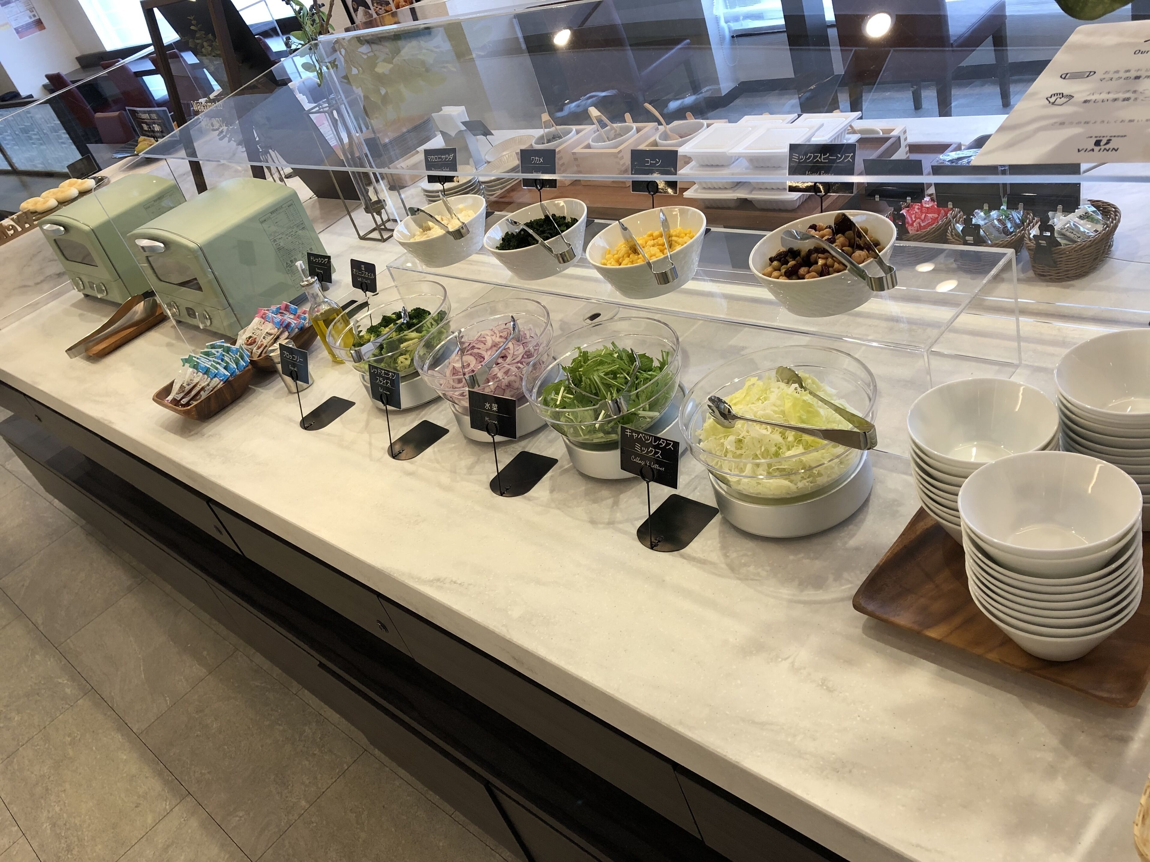 Daily buffet breakfast (JPY 1760 per person)