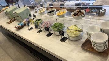 Daily buffet breakfast (JPY 1760 per person)