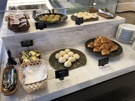 每日供应自助式早餐（每人 JPY 1760）